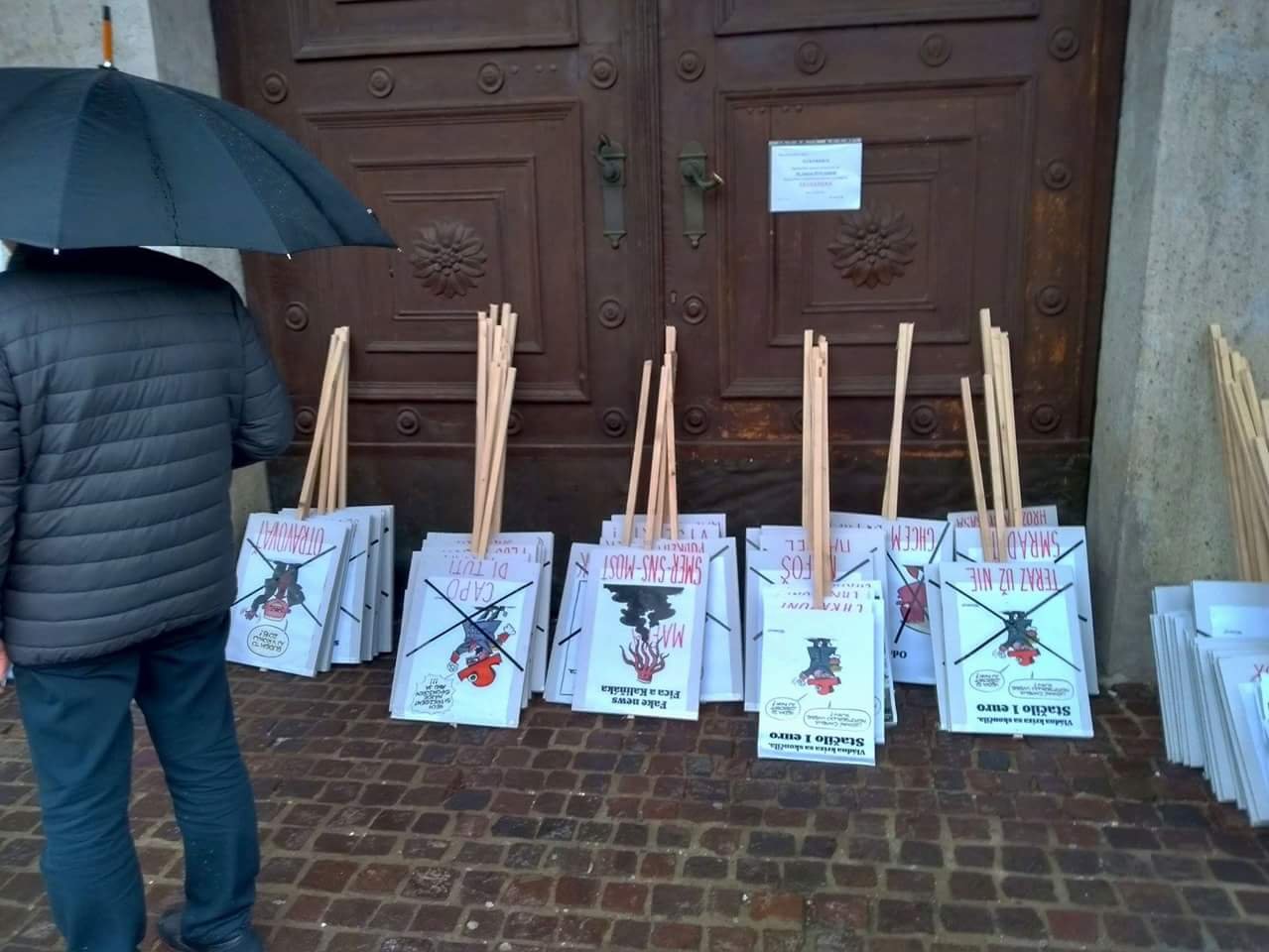 Protesty sú určite spontánne.