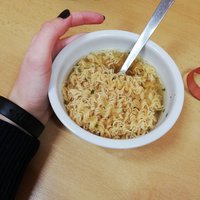 Za celý svoj 2-ročný internátny život som si dala  vifonku asi 5 krát :D takú chuť som na ňu v noci dostala
