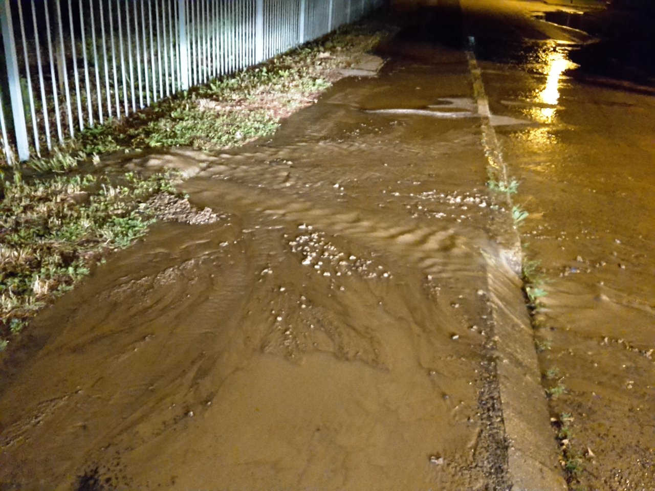 Chrenova, som rad ze som bol prvy kto to nahlasil hasicom, aktualne nitra chrenova ul. Lomnicka.. :) dobru noc ukol splneny
