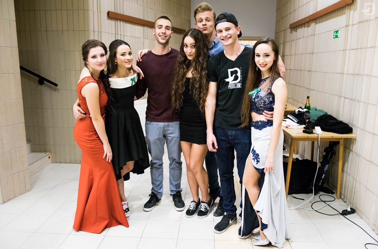 Chalan má 2 dni zrkadlovku a už behá natáčať stužkové :D