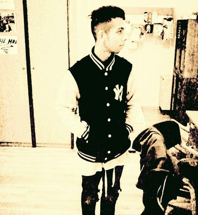 Chceli  by aby som sa ako druhy choval lenže také reči by som najradšej do piči schoval keď  chceš tak sa  mi kľudne pochvál poprosím ťa radšej do piči odpal. Mám svoje srdce a budem sa nim riadiť nikto mi tom nemôže nijako brániť  nemal som sa doteraz za