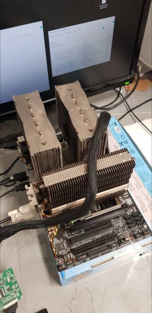 Niečo pre Pána Lytarytina. Jeden z mojich pasivne chladených PC. Vrátane zdroja, seasonic bez vetráku. 