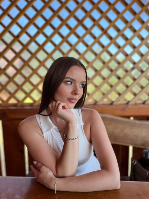 Som hrozne spokojná, lebo odkedy som schudla, tak mi je znova príjemné nosiť aj odhalené ramená. IT recruitment ma zničil :D