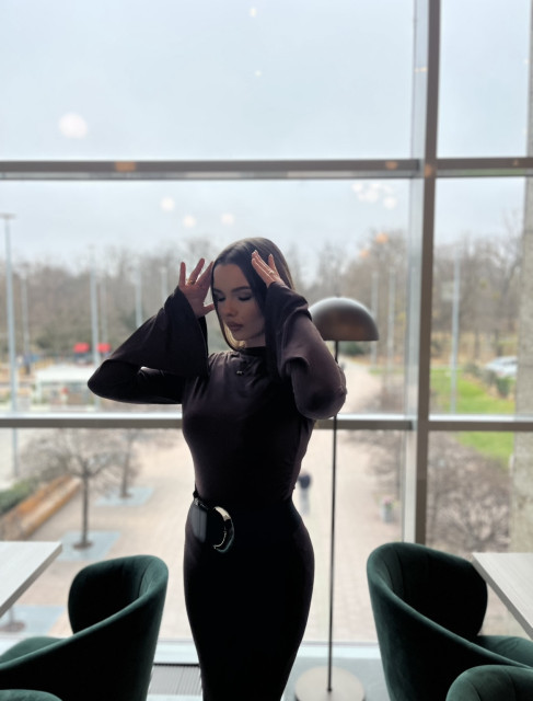 Hahaha úplná veštica Jolanda “velký špatný”