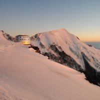 najvyššie položená chata v Európe Refuge de Gouter, 3800 m.n.m. 
ešte nikdy som sa tak nezadychala do schodov pri prejdení dvoch poschodí ako tu :D a zažila som tu príznaky výskovej choroby, našťastie len slabé 