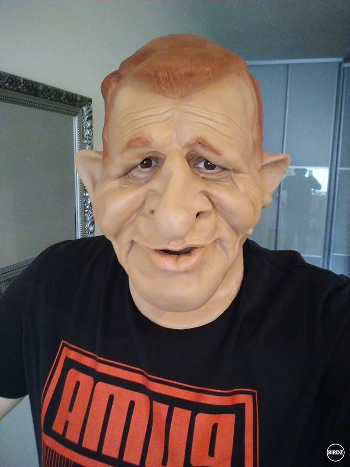 kupil som si masku pana Meči4ra! Paci sa Vam? :D