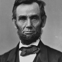 Pan Abraham Lincoln jedoznacne najlepsi prezident USA v historii pretoze zrusil otroctvo a dal volebne pravo cernochom cim sa postaral o demokraciu. Vzdy dodrziaval zakony a ctil si ustavu. Bol aj vyborny pravnik