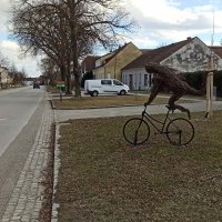 v Oberweidne majú takúto cyklistku z prútia