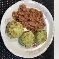  A že polotovary sú nezdravé :D kolozvarska od Luntera a zemiakovo-brokolicove karbonátky z Ikey :D takto vyzerá moje “varenie”