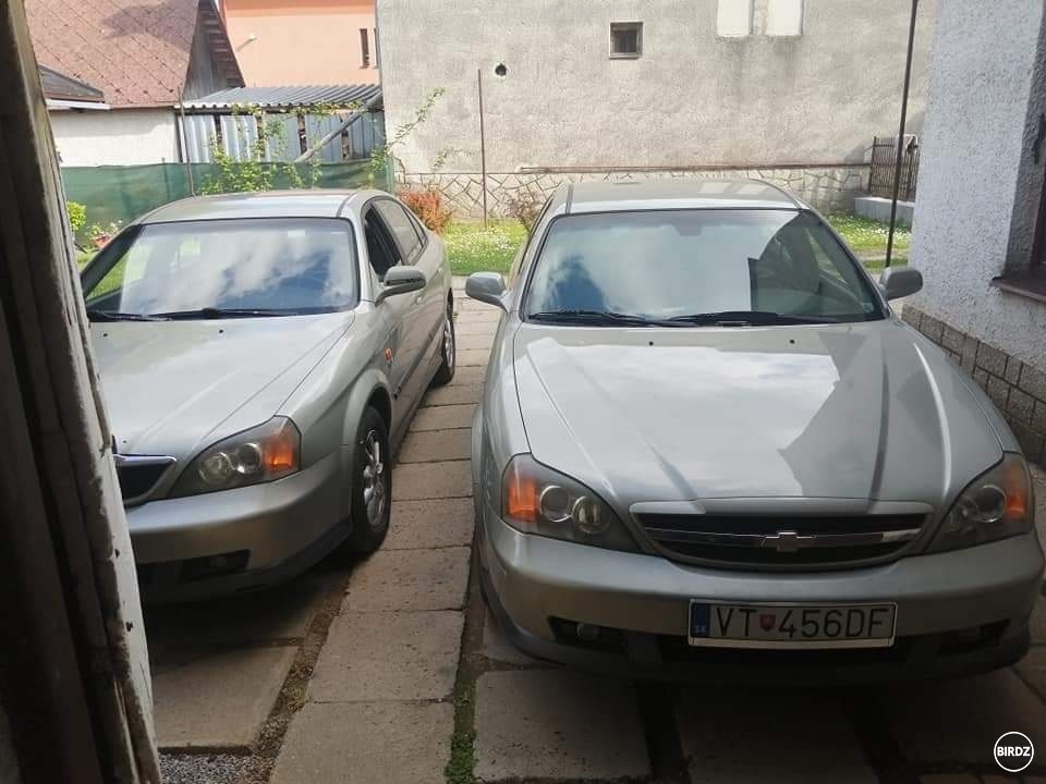 Vľavo bývalá , vpravo nová :) (akurát masky sa prehodili, logo chevroletu k nej nepasuje)