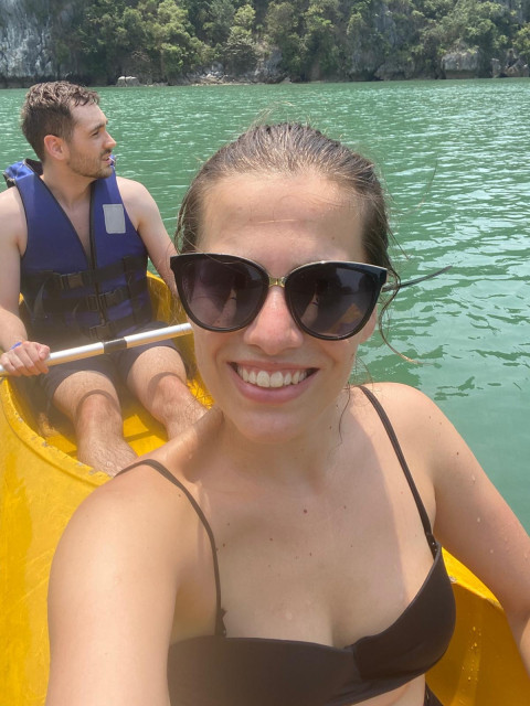 Tymto vam chcem vsetkym dokazat, ze niesom anonym a predstavit vam seba aj svoju ai-vygenerovanu zenu!