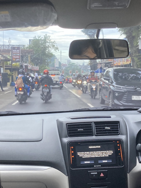 Maj si tie rýchle motorky,
vlasaté bosorky
len nikdy nezober drogu.