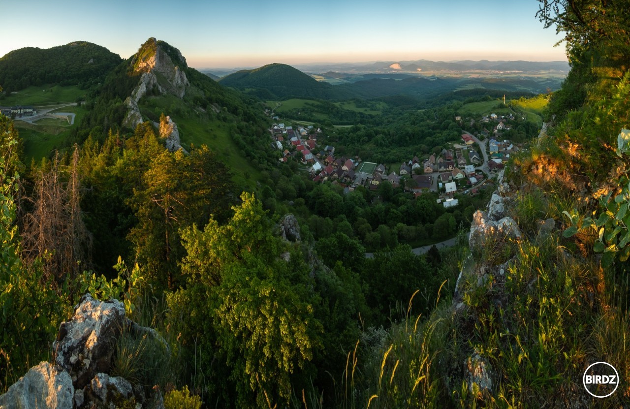 O 18 som si povedal, co s dnesnym dnom, sadol do auta a do hodiny Vrsatec. Podvozok osgrel, zemlu pojedol ale aspon sa citim po robote oddychnuty. Rozmyslam zacat chodit nahodne miesta po Slovensku poobede alebo to spojim aj s robotou a prespim niekde.