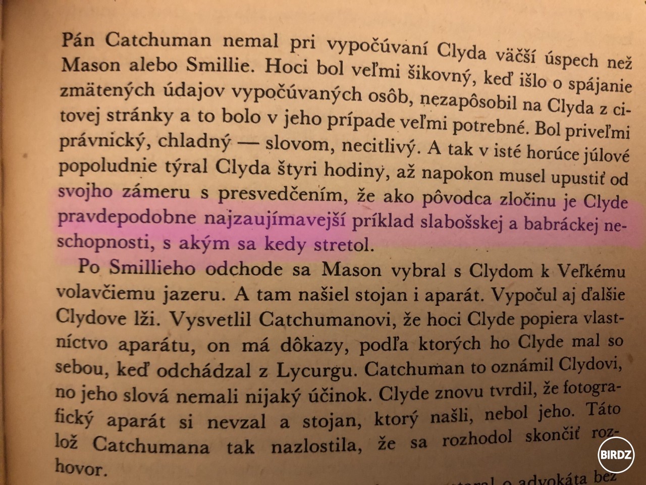 citam AmerickuTragediu a nas najvacsi panic, akoby hlavnemu hrdinovi z oka vypadol! celu knihu mi ho pripomina