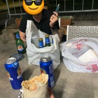 lebo, ked stretnes slovaka 1000km od domova, tak to nemoze inak dopadnut...