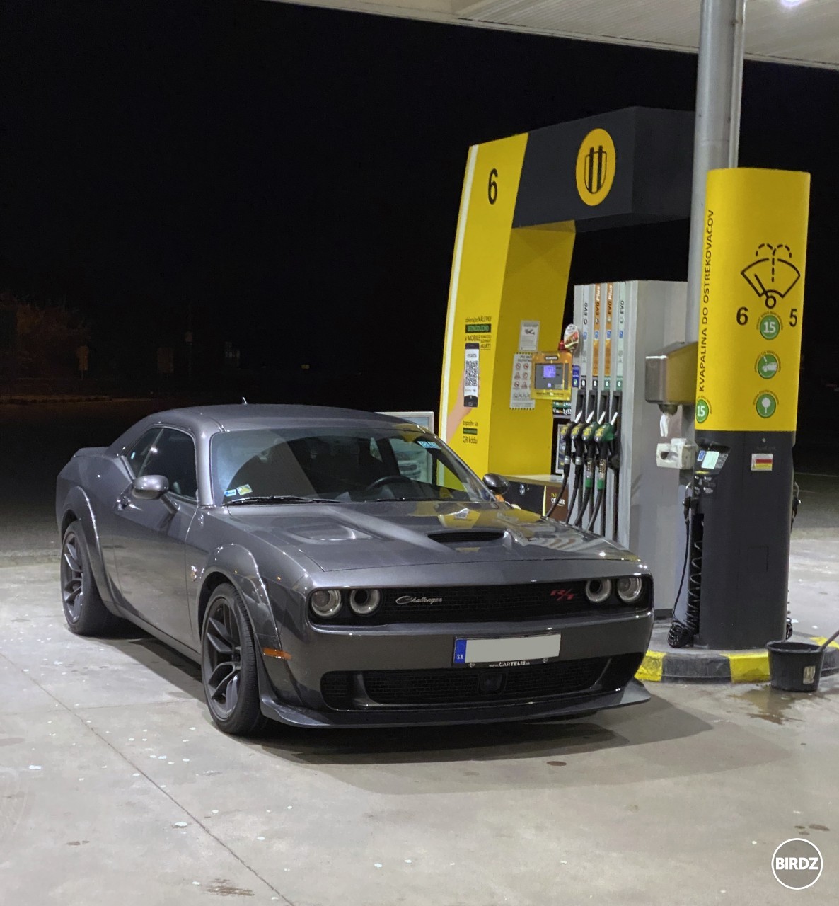 Pardón ak sa dnes v Trenčíne niekto zobudil z kludného spánku hahaha.
Keby to niekoho zaujímalo - Dodge Challanger RT widebody - 6,4 V8 362kw
Otvorené výfuky v preklade peklo.