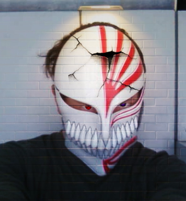 Ja Andrej v Ichigovej Hollow maske z Bleachu!  ...   (Trochu upravená fotka hehe.)      :-O       :-) 