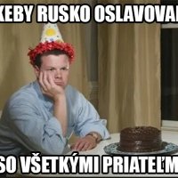 Ale aspoň poslušný psík Lukašenko mu ešte stále sedí pri nohe :D