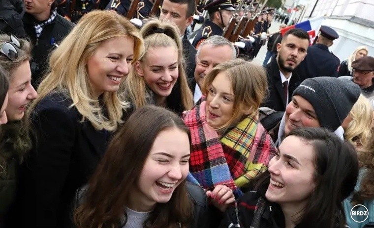 Zuzka je zlaté dievča, ma rada mladých ľudí. Múdry človek, od pohľadu kráska. A hlavne, lezie na nervy rusofilckam ❤️