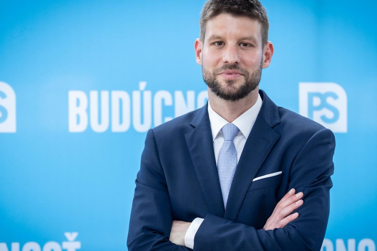 Povinné klaunské nosy pre poslancov koalície. Spoločne proti fašomanierom.
