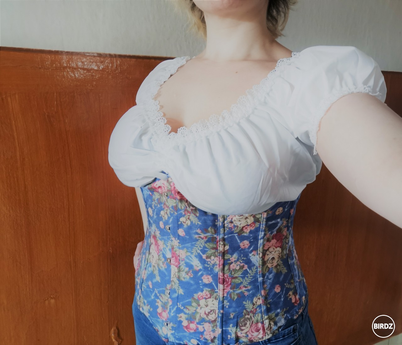 Kvetinový korzet a dirndl