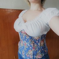 Kvetinový korzet a dirndl