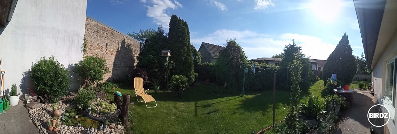 Panoráma dvora :D neviem prečo ma nikdy nenapadlo použiť ju aj na nejakom výlete :(