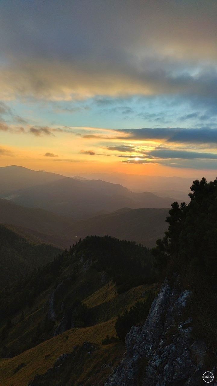 dnes zapad... nabudúce východ :) 
večerné hory su top 