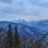 na malú chvíľu sa aj obloha pretrhala a na 5 minut sa aj slnko ukázalo 
(vrch Suchý v pozadí)