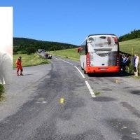 Mňa mrzí toto, keď už spomínate tú smrť 19r. baby. V Júni 2015 po 9 ráno vystúpila 16 ročná baba z autobusu a išla domov(cez cestu doľava do ulice, )do obce autobus nezachádza)) Asi vykročila spoza autobusu a zrazilo ju v protismere iduce auto. Zomrela.