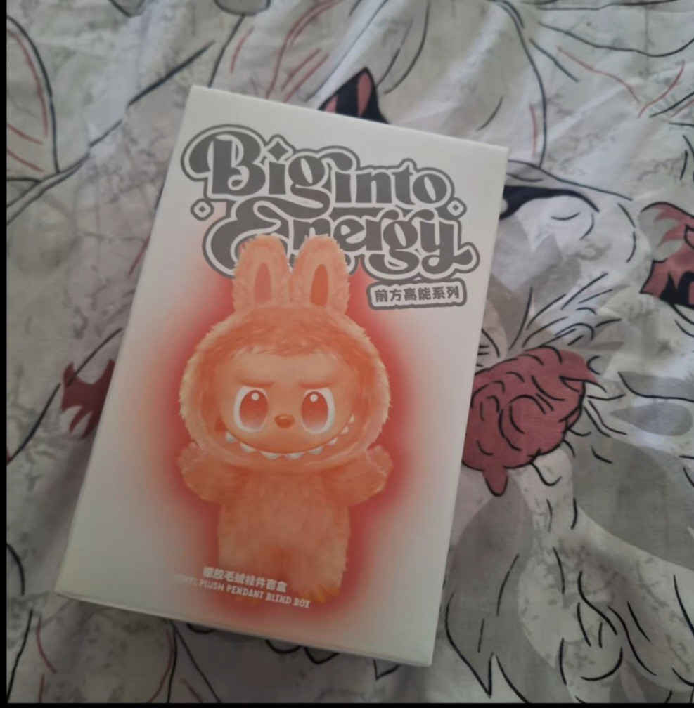 Mamina ma takto milo spontánne prekvapila. Stále som názoru že 80% tých,čo si idú labubu mániu keby to vidia niekomu polroka dozadu na kabelke tak sa rehocú 