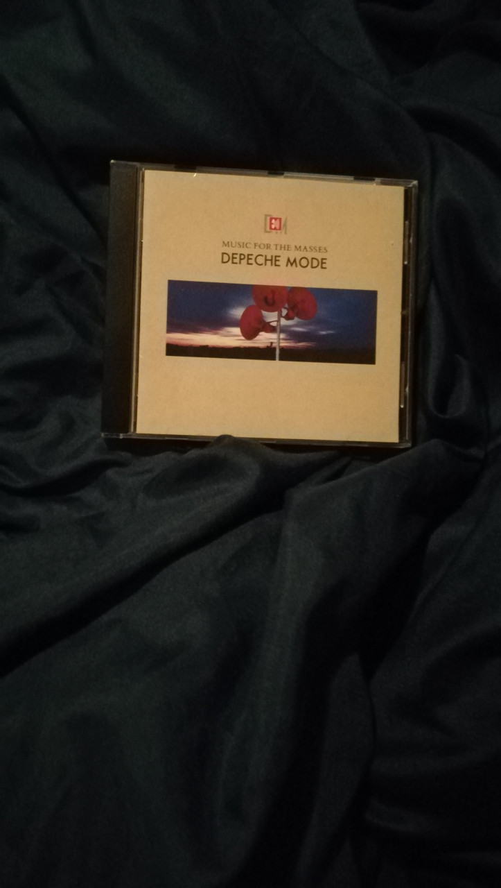 Prvý album ktorý som si od Depeche Mode kúpila a zároveň môj najobľúbenejší