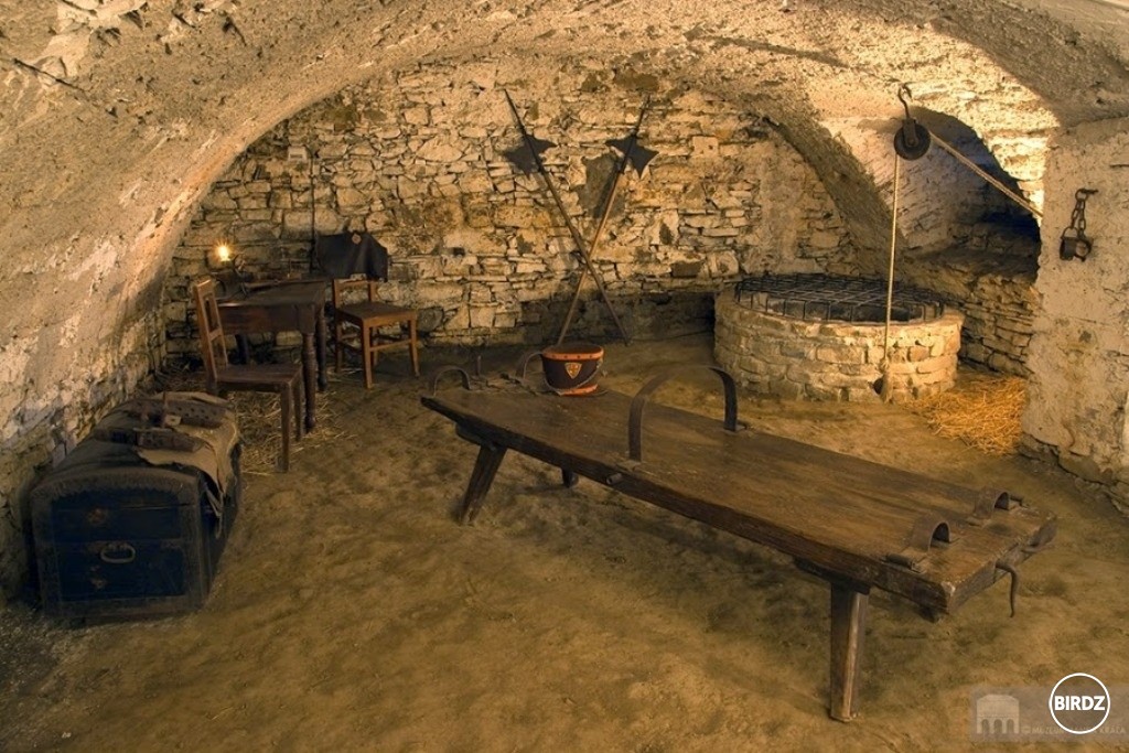 Temnica, kde ti psi maďarský bičovali nášho Jurka Jánošíka na dereši, aby ho nakoniec obesili za rebro 17.3.1713 ako 25 ročného.:sob: