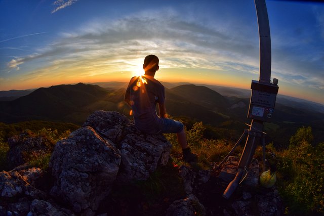 všetko raz začne a rovnako aj skonči ... a nemyslim tym deň ...
