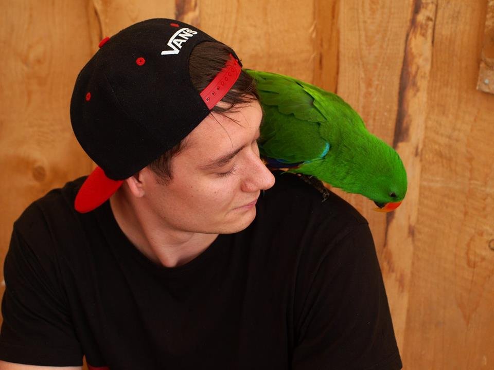 najskôr sa tváril ako kamoš no po chvíli mi odhryzol 3 cuplíky na zmenu velkosti šilcky!