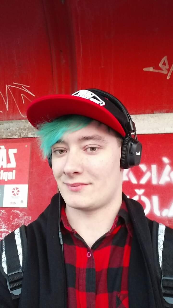 Občiansky! Mám 24. nevyzeráte.  Ja viem .. :D