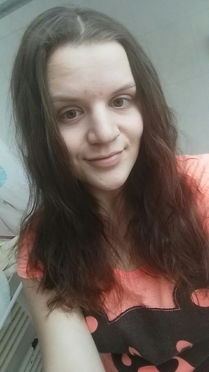 Naj dĺžka vlasov a infantilné tričko :)