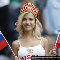 Že ruská fanynka? Šak to je ruská pornoherečka :D :D :D a už vyzerá dobre vyžito.