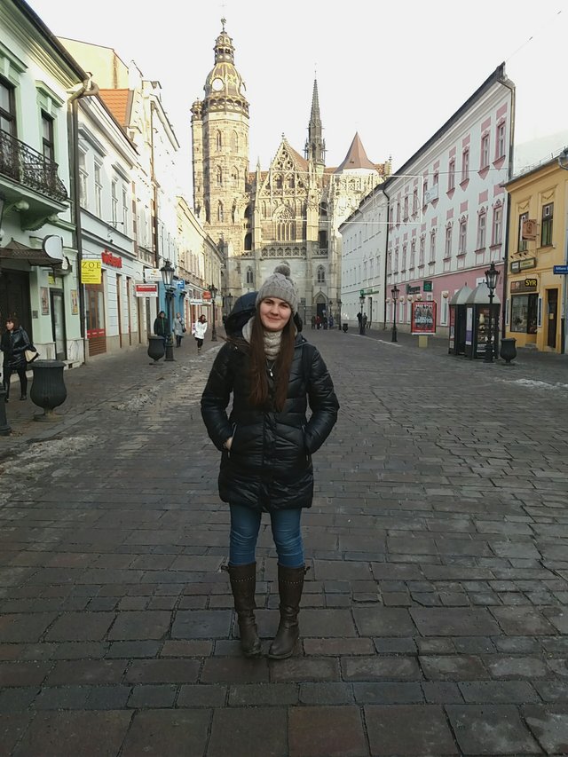 Maťka na výlete :) a síce lepšie bolo tých osem hodín vo vlaku, ale keď už som bola v tých Košicoch, treba foto :D 