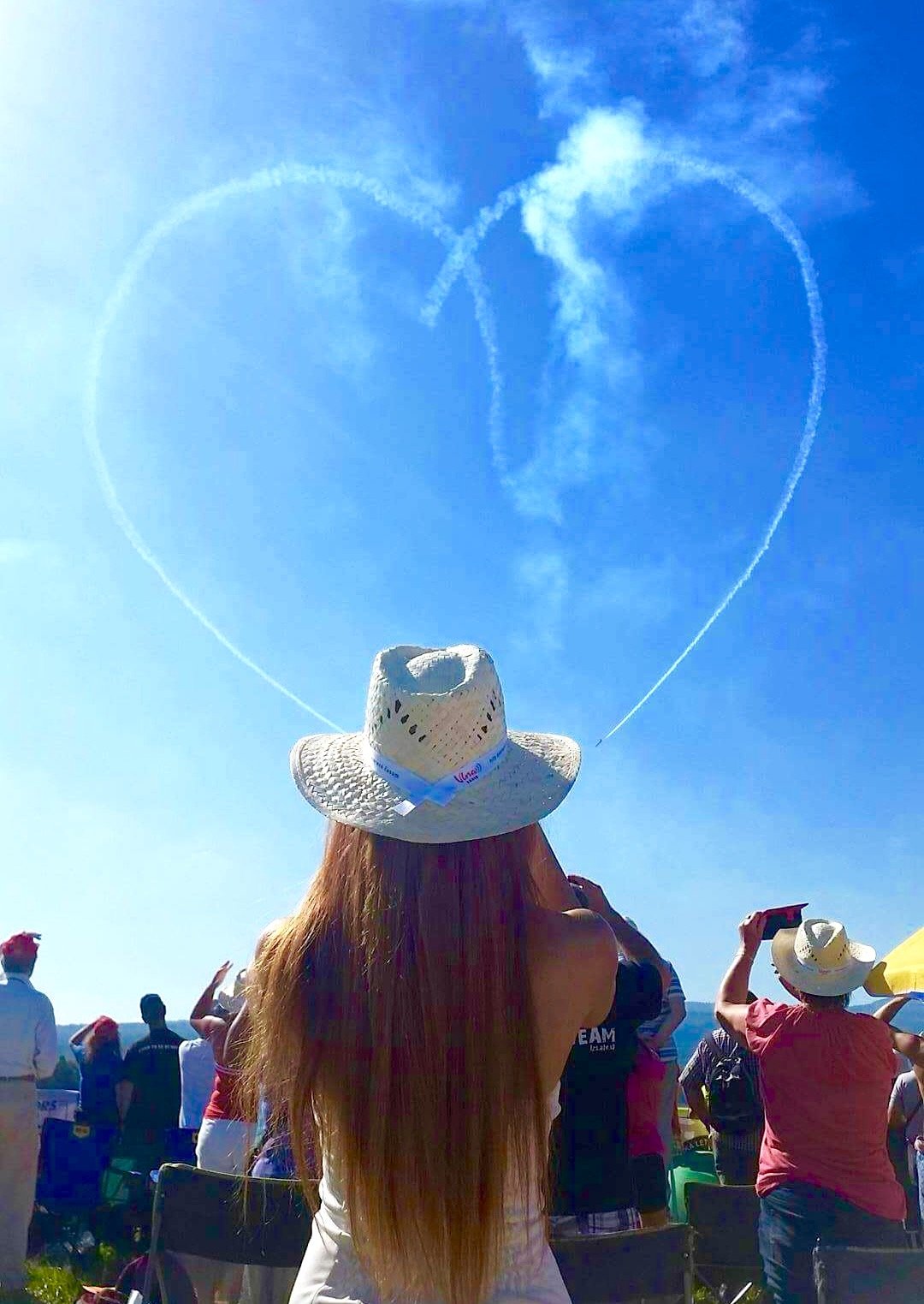 <3