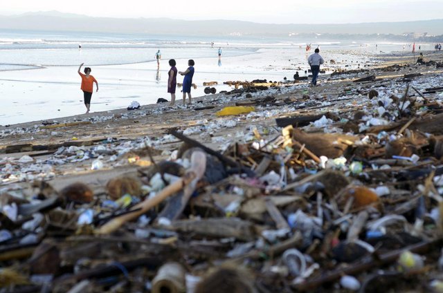 Bali 2018. Doba plastová. Zdroj: Reuters