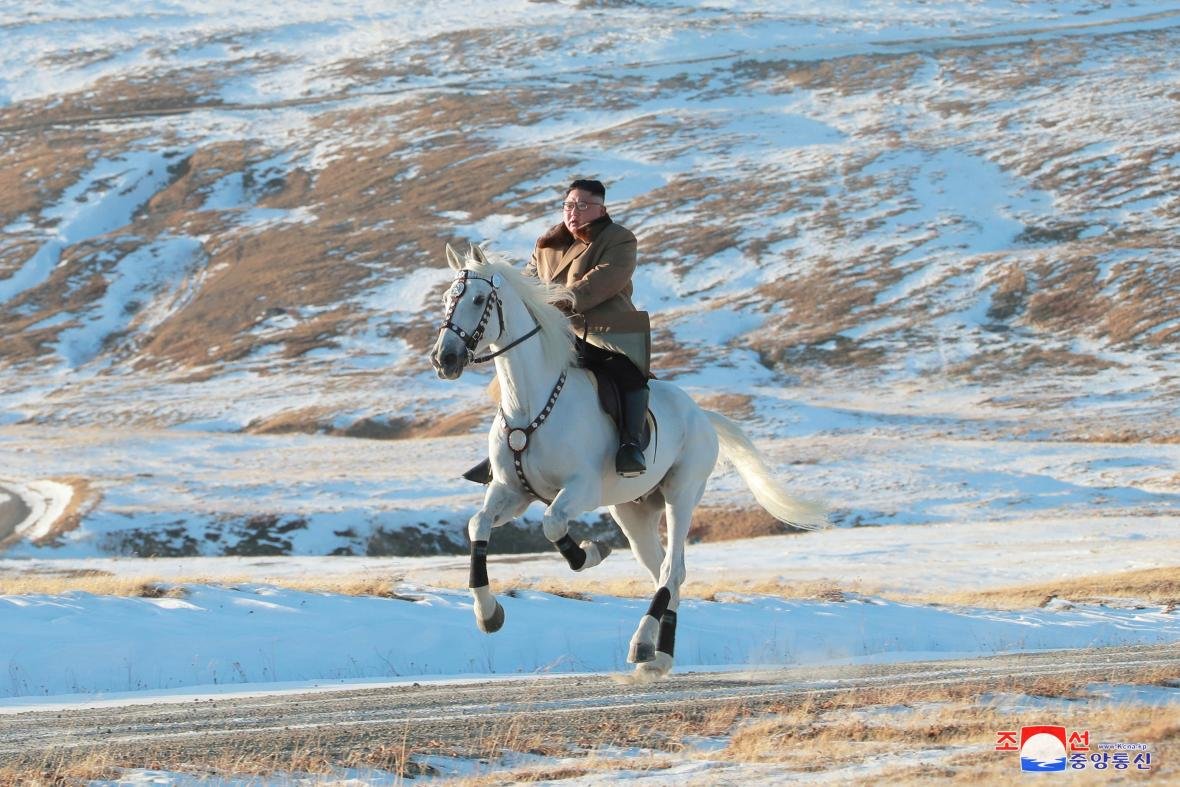 Kim zdolal na koni horu 
Pektu 2744 m.n.m. 