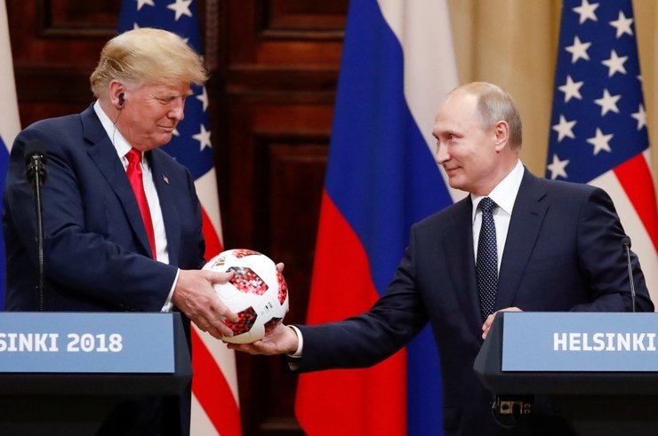 Trumputin začiatok zápasu.
