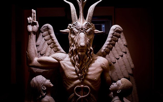 A nezabudnite. Satan znamená laskavost k těm, kdo ji zasluhují, nikoli lásku vyplýtvanou na nevděčníky! A samozrejme šťastné a veselé :) 