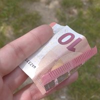 Trosku dávnejšie som si vizualizoval 10€ a dnes pred par minútami nájdem toto na zemi. Nádhera. 