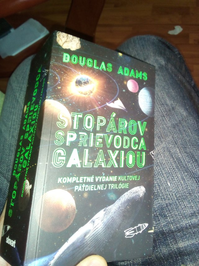 No nekúpil to, keď v kníhkupectve robí dievča, ktoré sa podobá na moju spolužiačku, o ktorej som si myslel, že ju milujem. Bu