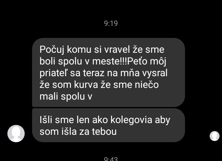 Ten jej priateľ Petko, je sedlák zaseknuty v 90tych rokoch.