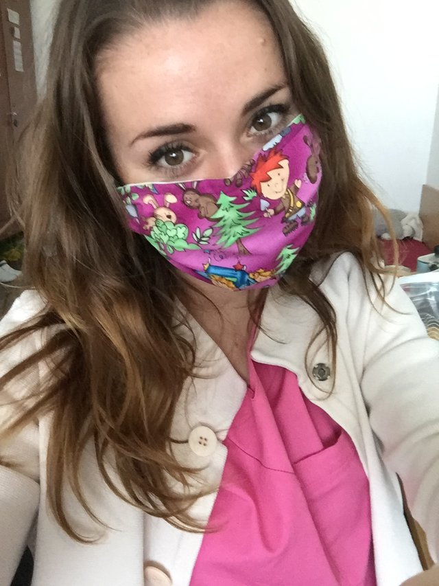 Pelle hovorí, že vybavenie mame. Dezinfekciu si musíme každý kupovať, rúška si šijeme a po respiratoroch ani stopy. Ake vybavenie myslel?