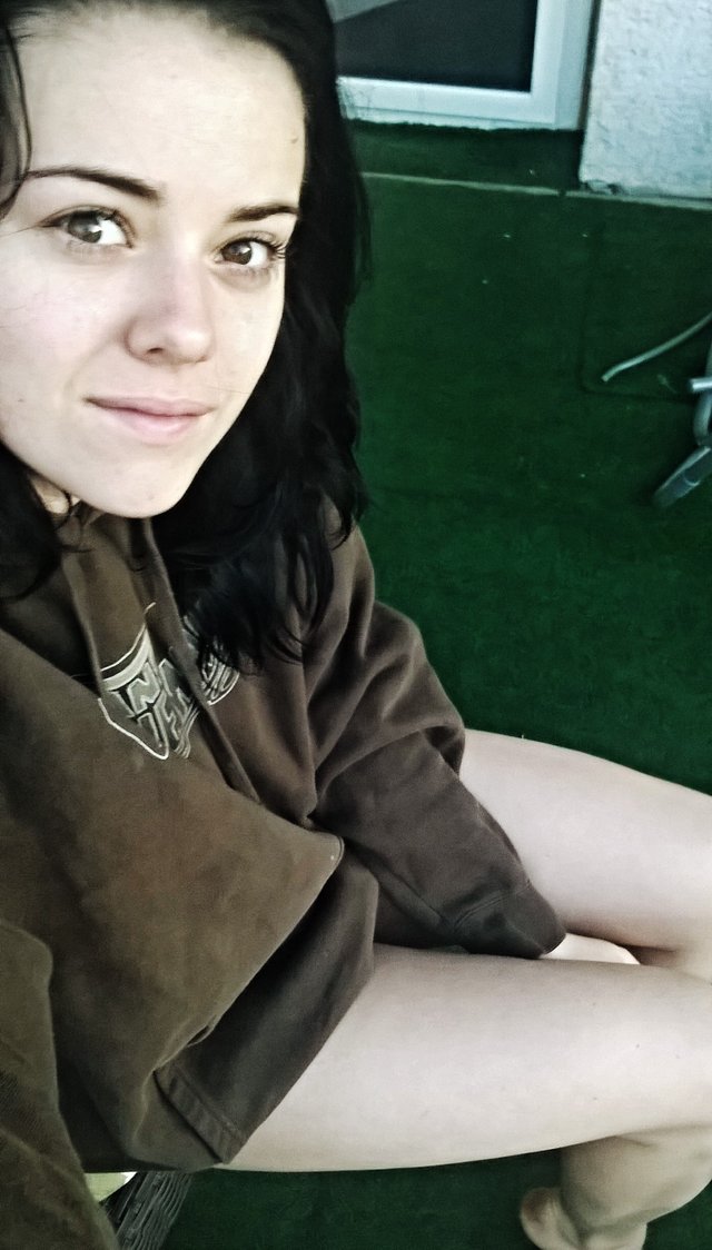 Vždy v sobotu sedim ráno na balkone iba v mikine.titual