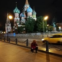 Neviem kde sa robí drsnejšie slavic squat ako v Moskve pred Kremľom o jednej ráno. Ale musím ešte trénovať! 
